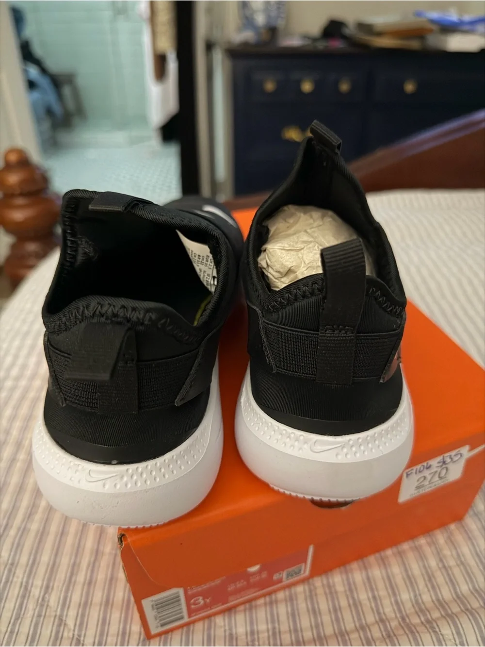 Nike Flex Runner 4   3Y– Black/White –  NIBPrice: $35